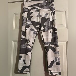 ZYIA ACTIVE Grey Camo, Side Pocket, Light N Tight, Hi-Rise Capris 20” size 4